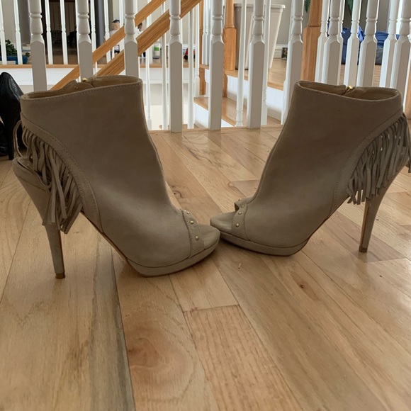 Colin Stuart Sz 10 fringe booties - Picture 2 of 6